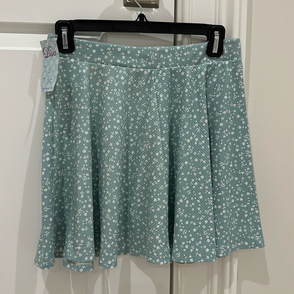 Woman’s Diva Newport Mini Skirt